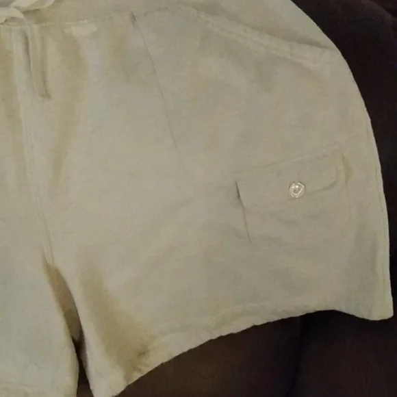 Women's Sport Savvy brand cargo shorts. NWOT - Picture 2 of 3